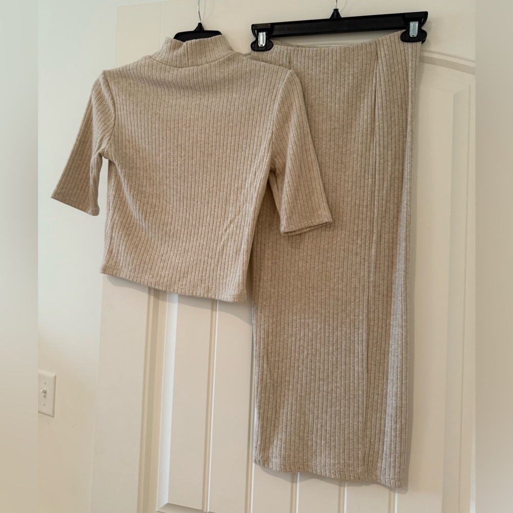 Zara Light Beige Ribbed Knit Set - Picture 2 of 3